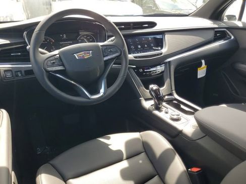 New 2025 Cadillac XT6 Luxury image 7