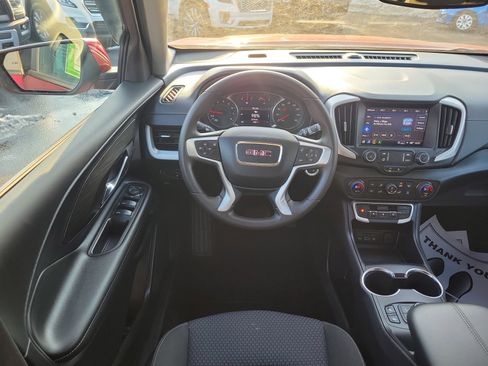 Used 2024 GMC Terrain SLE w/ Driver Convenience Package image 10