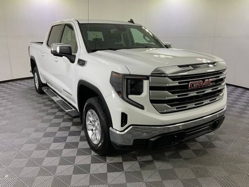 Used 2024 GMC Sierra 1500 SLE w/ Preferred Package AWD/4WD image 3