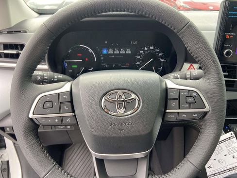 New 2026 Toyota Sienna XLE FWD image 25