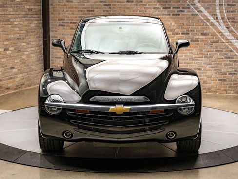 Used 2005 Chevrolet SSR w/ Preferred Equipment Group image 2