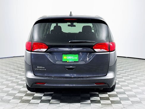 Used 2020 Chrysler Voyager LX FWD image 7