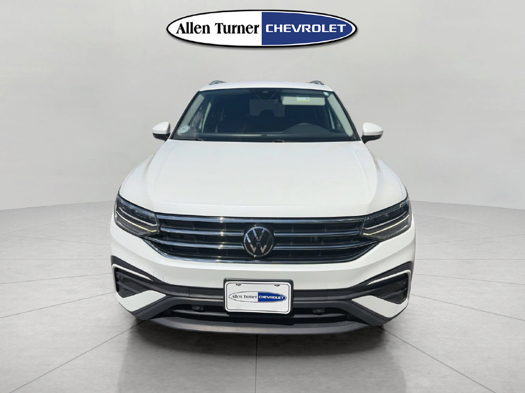 Used 2023 Volkswagen Tiguan SE AWD/4WD image 2