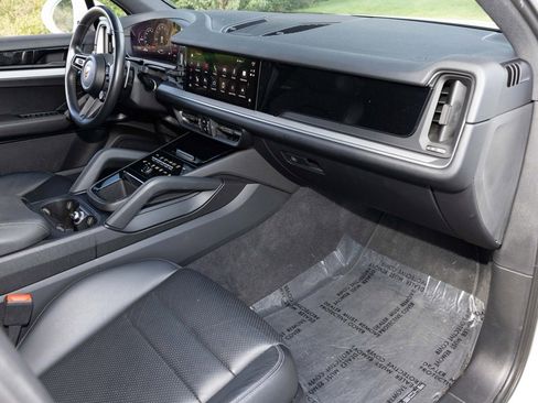 Used 2024 Porsche Cayenne image 45