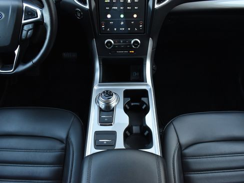 Used 2024 Ford Edge SEL image 18