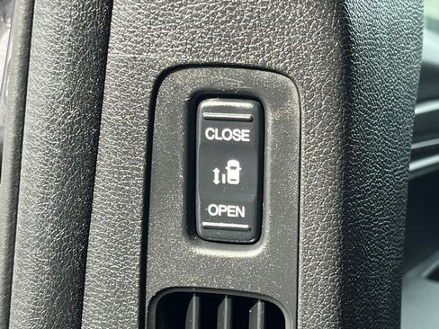 Used 2024 Honda Odyssey EX-L image 25