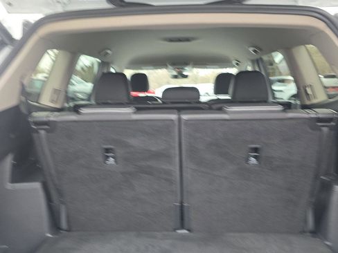 Certified 2025 Volkswagen Atlas SE image 8