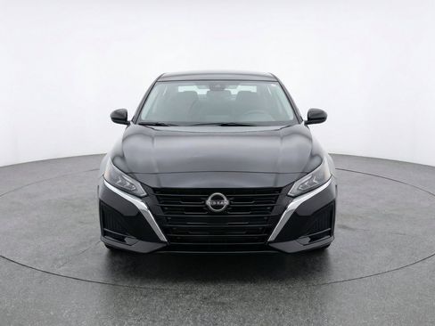 Used 2025 Nissan Altima 2.5 SV FWD image 2