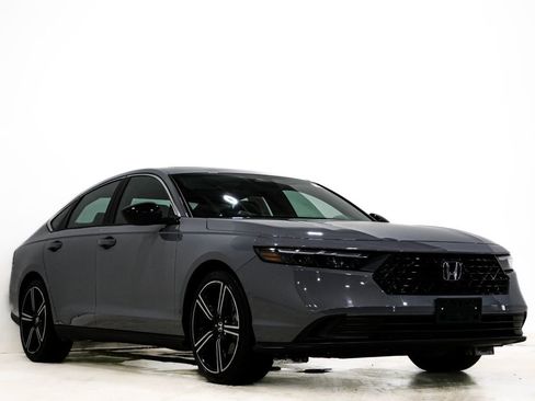 Used 2025 Honda Accord Sport image 1