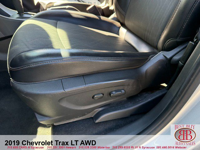 Used 2019 Chevrolet Trax LT w/ LT Convenience Package AWD/4WD image 16