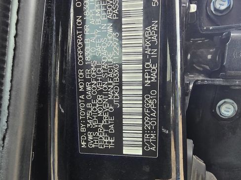 Used 2016 Toyota Prius C Two image 22