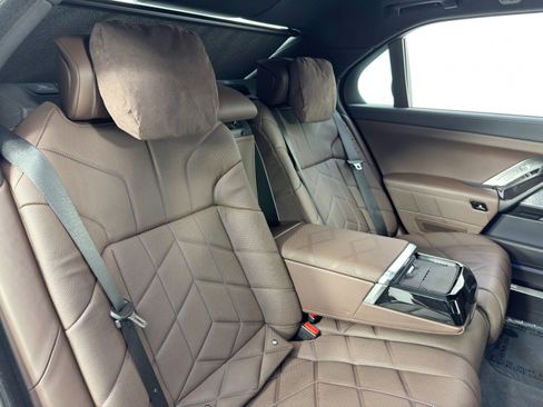 Used 2023 BMW i7 xDrive60 image 47