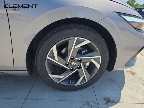 New 2025 Hyundai Elantra SEL image 35