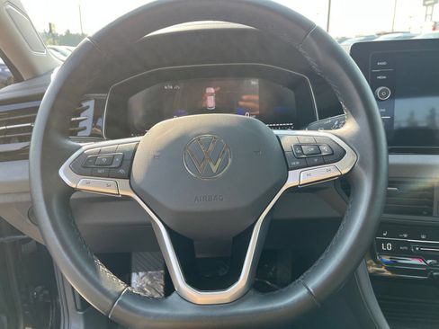 Used 2025 Volkswagen Jetta SE FWD image 29