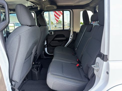 Used 2025 Jeep Wrangler Unlimited Sahara AWD/4WD image 27