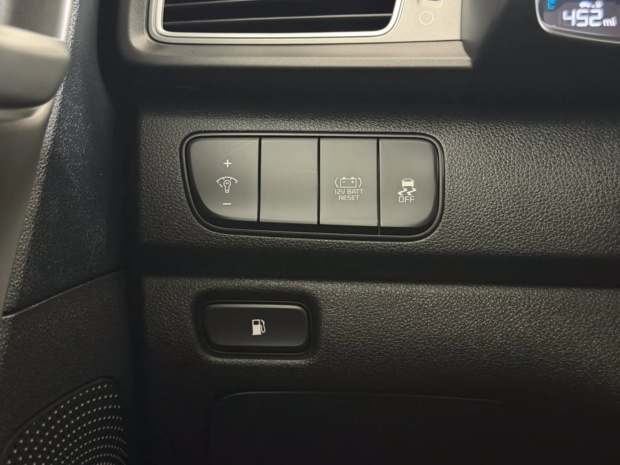 Used 2018 Kia Niro LX FWD image 34