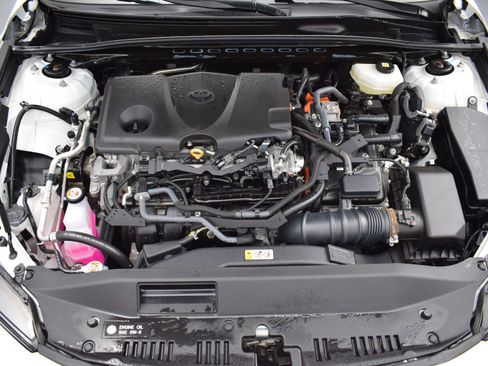 Used 2025 Toyota Camry SE w/ Convenience Package FWD image 9