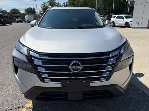 Used 2024 Nissan Rogue SV AWD/4WD image 12