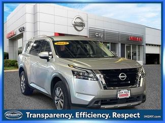 Used 2025 Nissan Pathfinder SL AWD/4WD video 1
