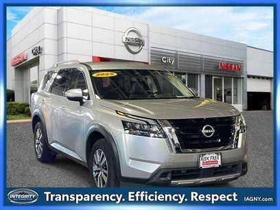 Used 2025 Nissan Pathfinder SL