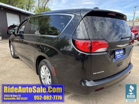 Used 2017 Chrysler Pacifica Touring w/ Tire & Wheel Group FWD image 7