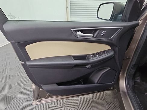 Used 2019 Ford Edge SE FWD image 25