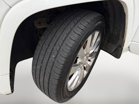 Used 2018 Jeep Cherokee Overland image 10