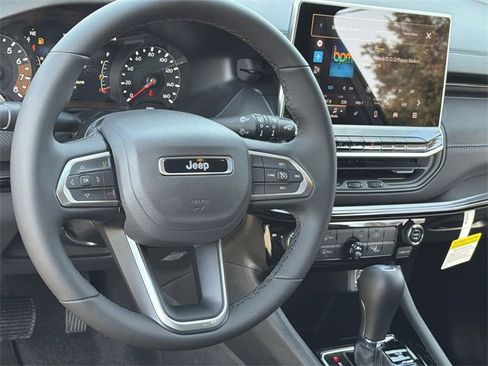 New 2026 Jeep Compass Latitude image 17