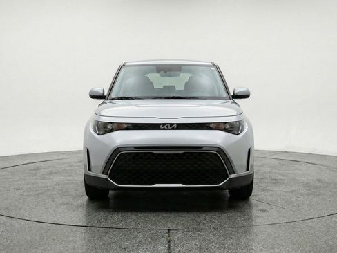 Used 2025 Kia Soul LX w/ LX Technology Package FWD image 2