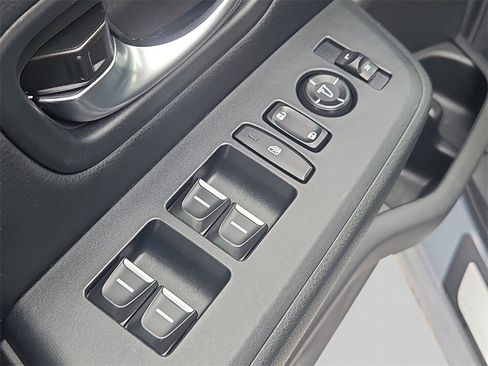 Used 2024 Honda Pilot Touring image 28