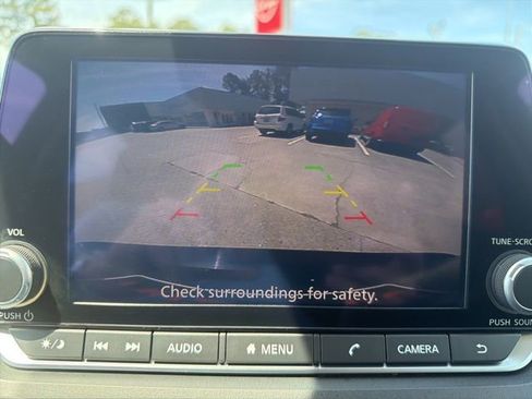 Used 2024 Nissan Rogue S image 25