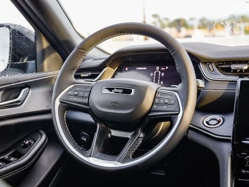 New 2025 Jeep Grand Cherokee L Altitude image 16