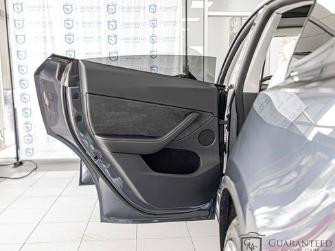 Used 2023 Tesla Model Y Long Range AWD/4WD image 31