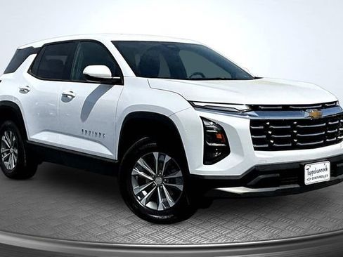 Used 2025 Chevrolet Equinox LT FWD image 3