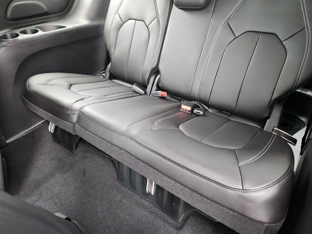New 2027 Chrysler Pacifica Select AWD/4WD image 10