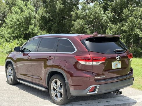 Used 2019 Toyota Highlander Limited Platinum FWD image 3