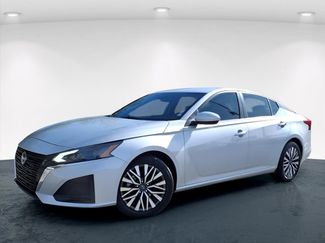 Used 2023 Nissan Altima 2.5 SV video 1