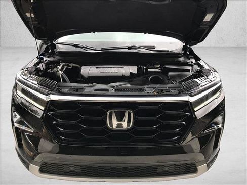 Used 2023 Honda Pilot Touring image 18