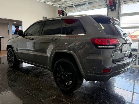 Used 2021 Jeep Grand Cherokee Laredo X AWD/4WD image 4