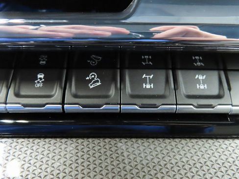 Used 2023 Chevrolet Silverado 1500 ZR2 w/ Technology Package image 66