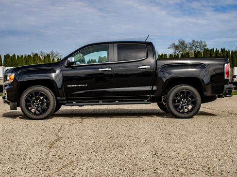 Used 2022 GMC Canyon Denali w/ Denali Black Edition Package AWD/4WD image 4