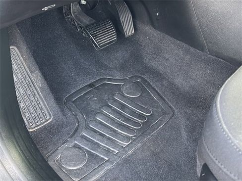 Certified 2024 Jeep Compass Sport image 17