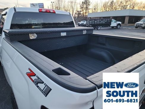 Used 2018 Chevrolet Silverado 1500 LT w/ All Star Edition image 29