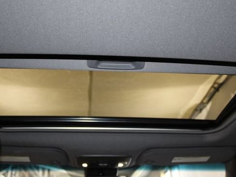Used 2019 Toyota Avalon Limited w/ All Weather Liner Package FWD image 11