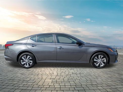 Used 2025 Nissan Altima 2.5 S image 4