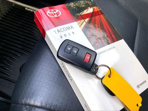 Used 2019 Toyota Tacoma 2WD Double Cab image 19