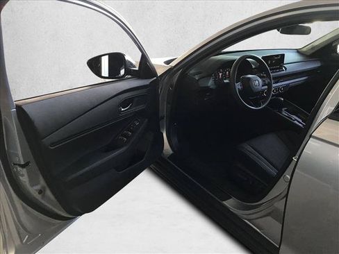 Used 2025 Honda Accord SE image 15