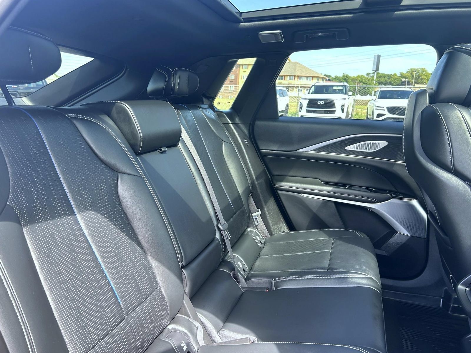 Certified 2026 Cadillac Lyriq Premium Luxury w/ LPO, Floor Liner Package AWD/4WD image 20