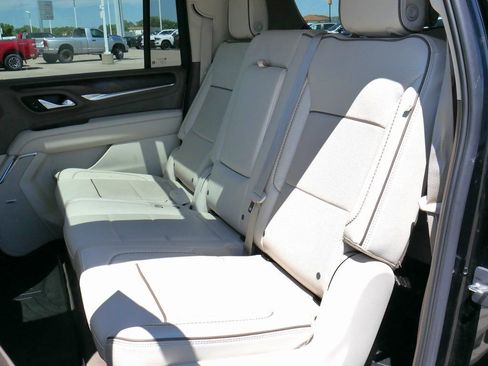 Used 2023 GMC Yukon XL Denali AWD/4WD image 39