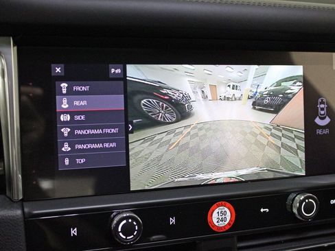 Certified 2025 Porsche Macan AWD/4WD image 29